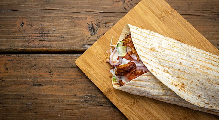 Der Dürüm ist eine von vielen Varianten des Döner Kebab Der Dürüm ist eine von vielen Varianten des Döner Kebab