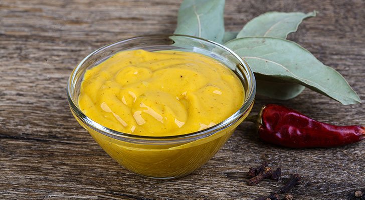 Currysoße findet man in deutschen Dönerbuden eher selten Currysoße findet man in deutschen Dönerbuden eher selten
