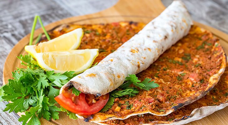 Lahmacun: Über Rezept, Zubereitung und Geschichte der türkischen Pizza