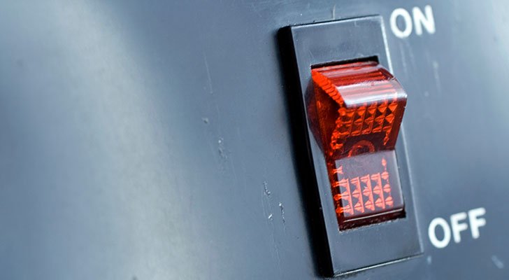 Insbesondere günstige Dönergrills für Zuhause lassen sich häufig nur an- und ausschalten Insbesondere günstige Dönergrills für Zuhause lassen sich häufig nur an- und ausschalten